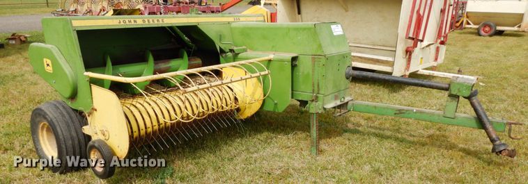 image for item DH6629 John Deere 336  small square baler