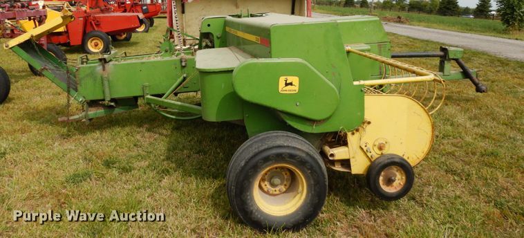 image for item DH6629 John Deere 336  small square baler