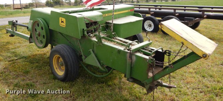 image for item DH6629 John Deere 336  small square baler