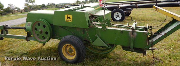 image for item DH6629 John Deere 336  small square baler