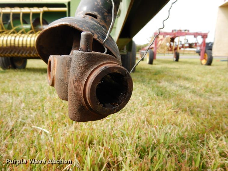 image for item DH6629 John Deere 336  small square baler