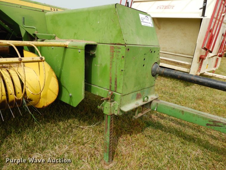 image for item DH6629 John Deere 336  small square baler