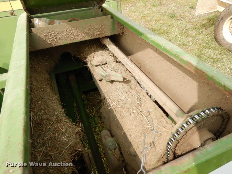 image for item DH6629 John Deere 336  small square baler