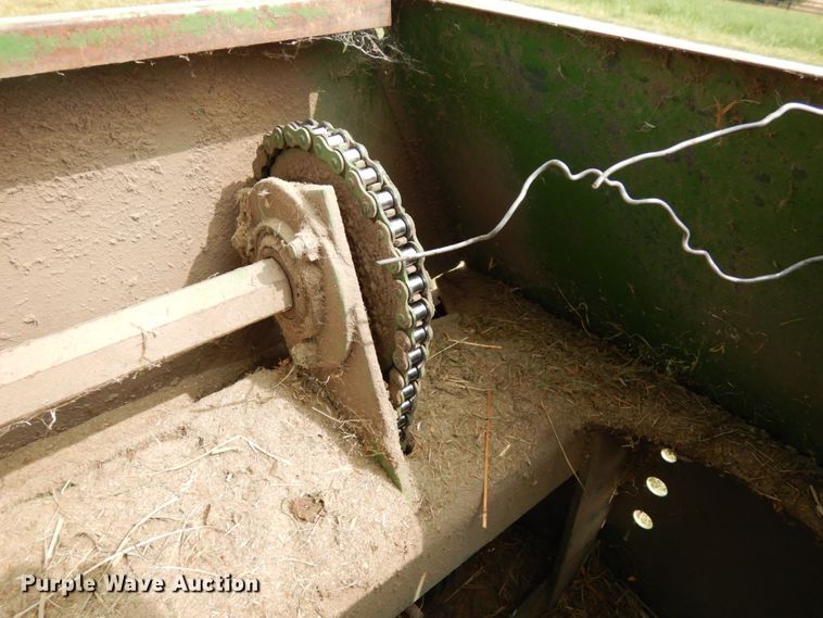 image for item DH6629 John Deere 336  small square baler