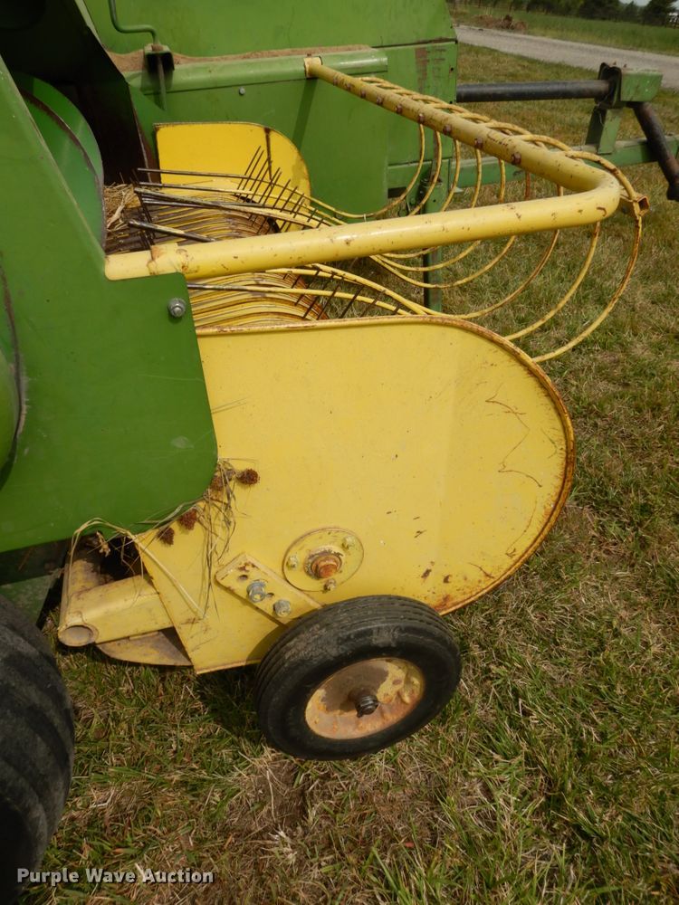 image for item DH6629 John Deere 336  small square baler