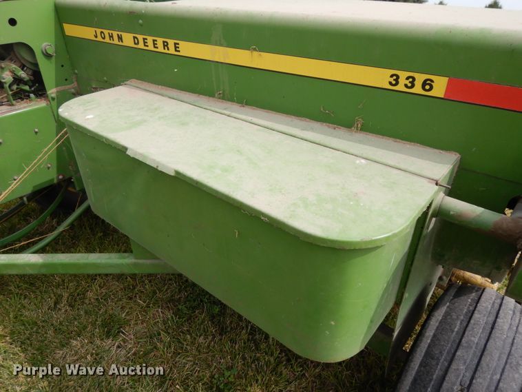 image for item DH6629 John Deere 336  small square baler