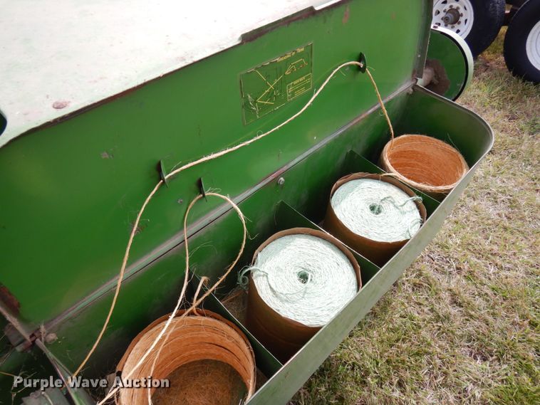 image for item DH6629 John Deere 336  small square baler