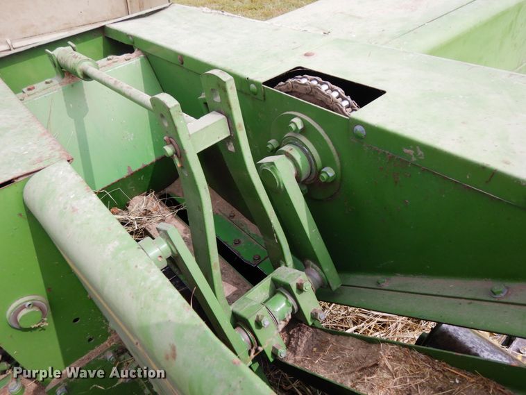 image for item DH6629 John Deere 336  small square baler