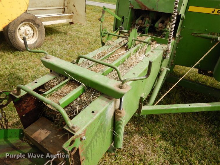 image for item DH6629 John Deere 336  small square baler