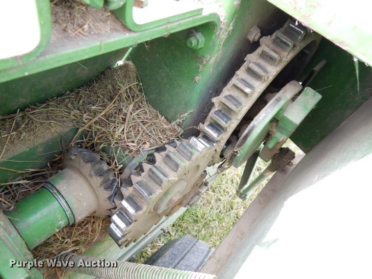 image for item DH6629 John Deere 336  small square baler