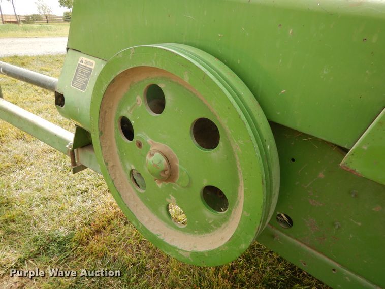 image for item DH6629 John Deere 336  small square baler