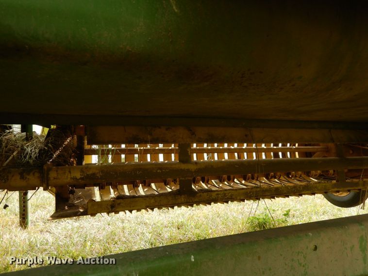 image for item DH6629 John Deere 336  small square baler