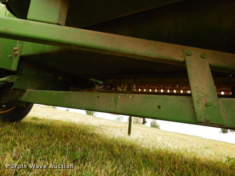 image for item DH6629 John Deere 336  small square baler