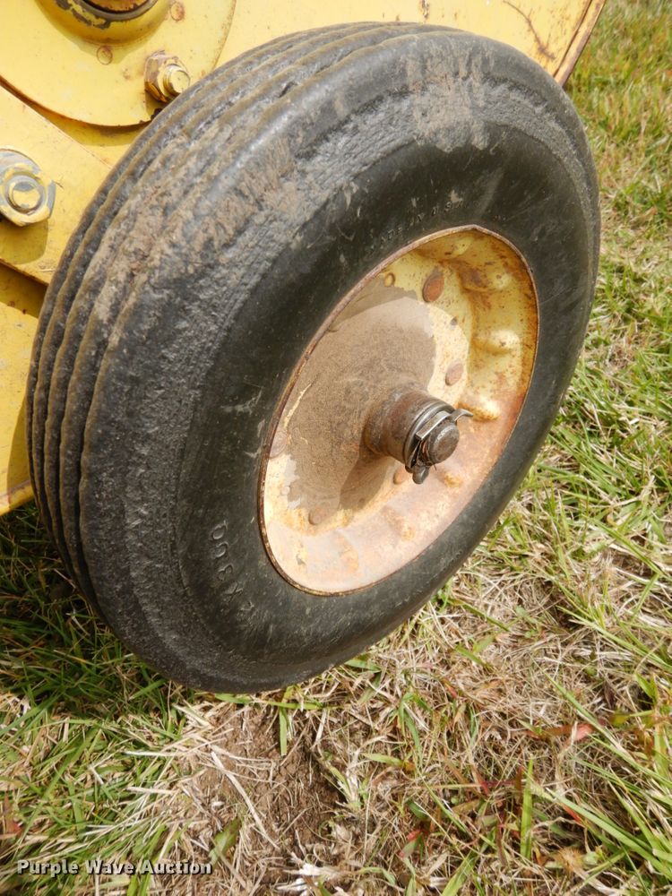 image for item DH6629 John Deere 336  small square baler