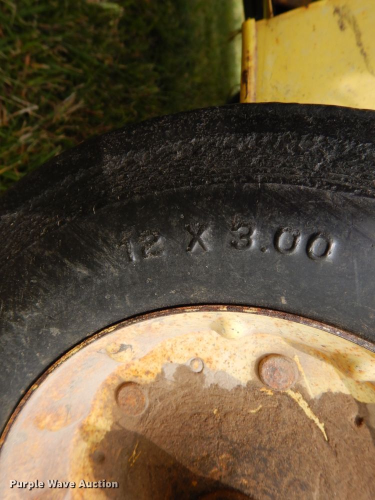 image for item DH6629 John Deere 336  small square baler