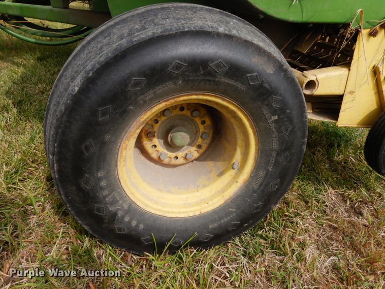 image for item DH6629 John Deere 336  small square baler