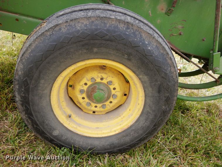 image for item DH6629 John Deere 336  small square baler