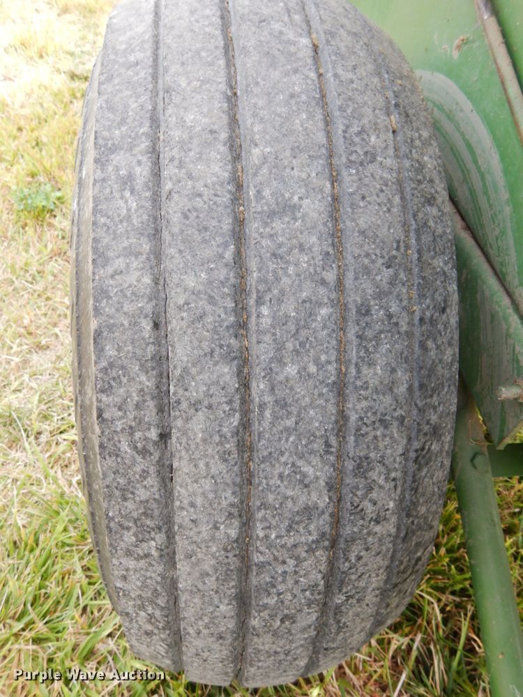 image for item DH6629 John Deere 336  small square baler