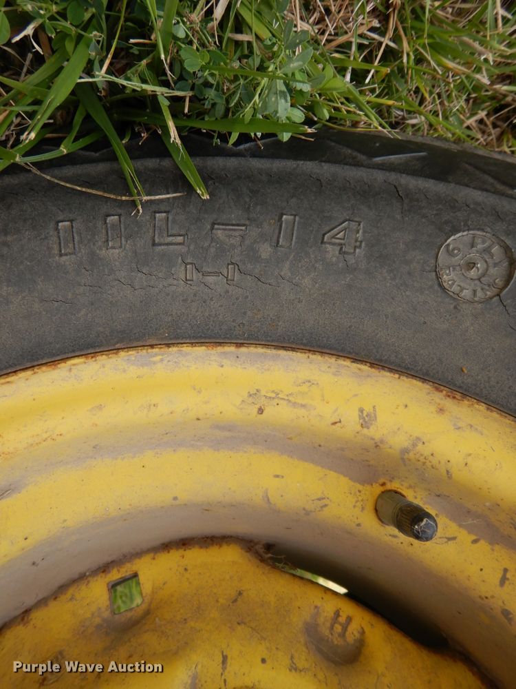 image for item DH6629 John Deere 336  small square baler