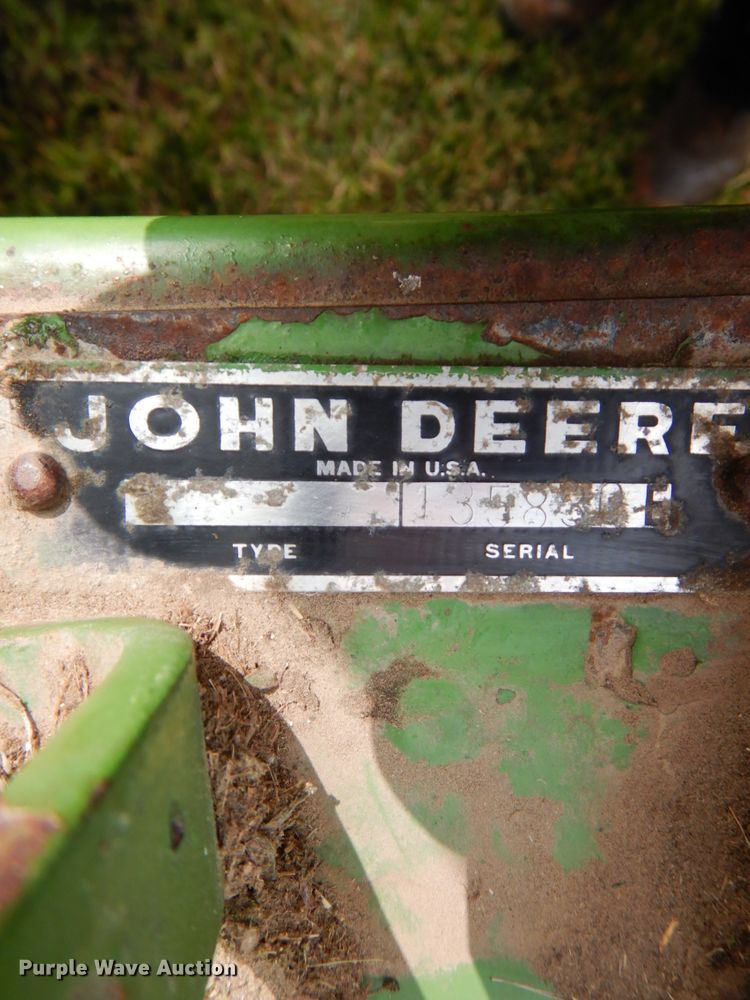 image for item DH6629 John Deere 336  small square baler
