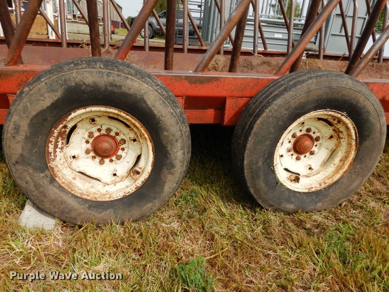 image for item DH6630 Apache hay bale feeder wagon