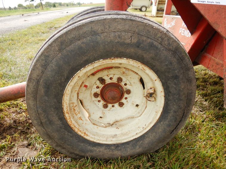 image for item DH6630 Apache hay bale feeder wagon