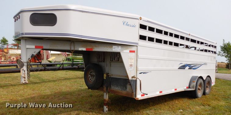 image for item DH6633 2001 Titan Classic livestock trailer