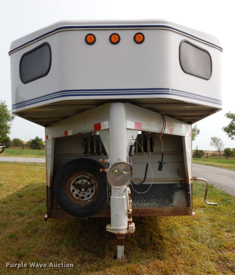 image for item DH6633 2001 Titan Classic livestock trailer