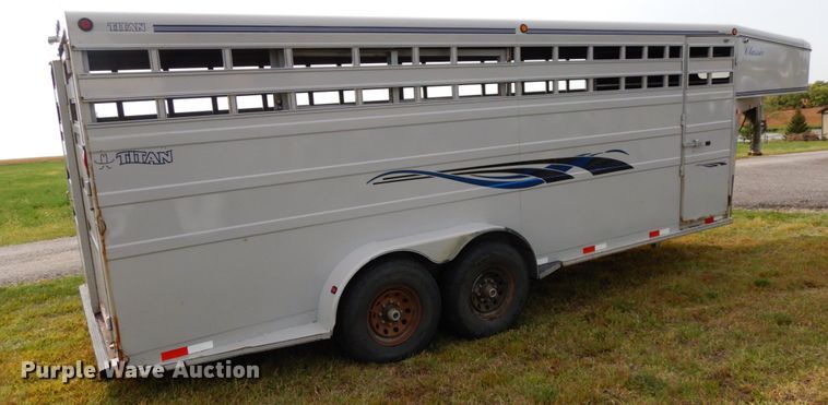 image for item DH6633 2001 Titan Classic livestock trailer