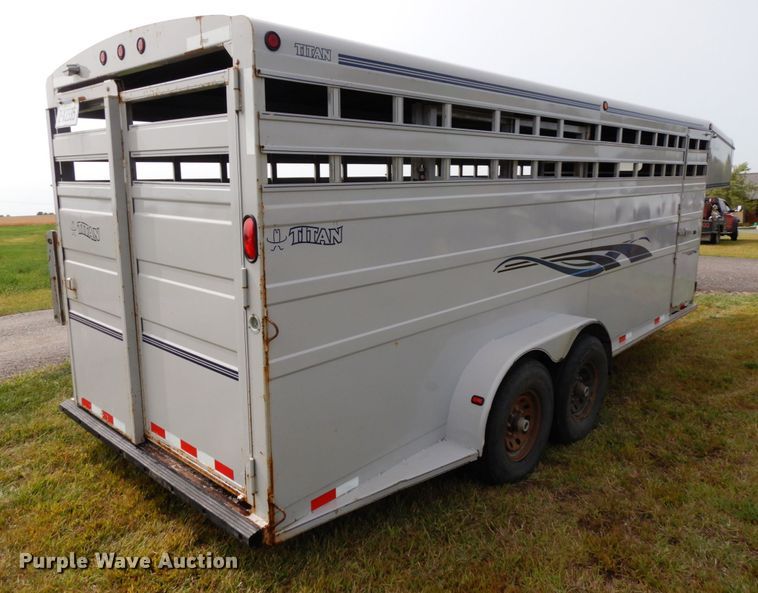 image for item DH6633 2001 Titan Classic livestock trailer