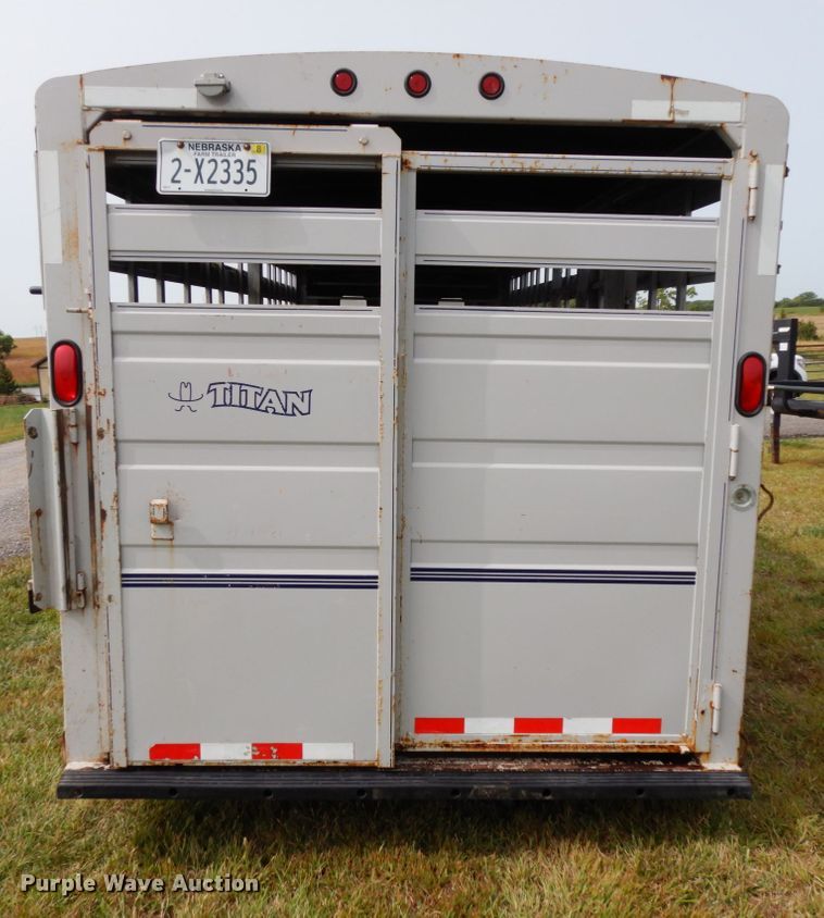 image for item DH6633 2001 Titan Classic livestock trailer