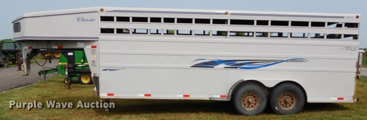 image for item DH6633 2001 Titan Classic livestock trailer