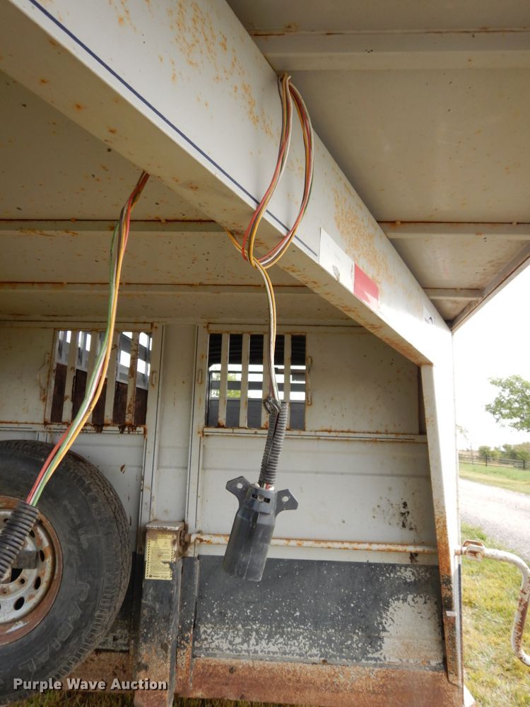 image for item DH6633 2001 Titan Classic livestock trailer