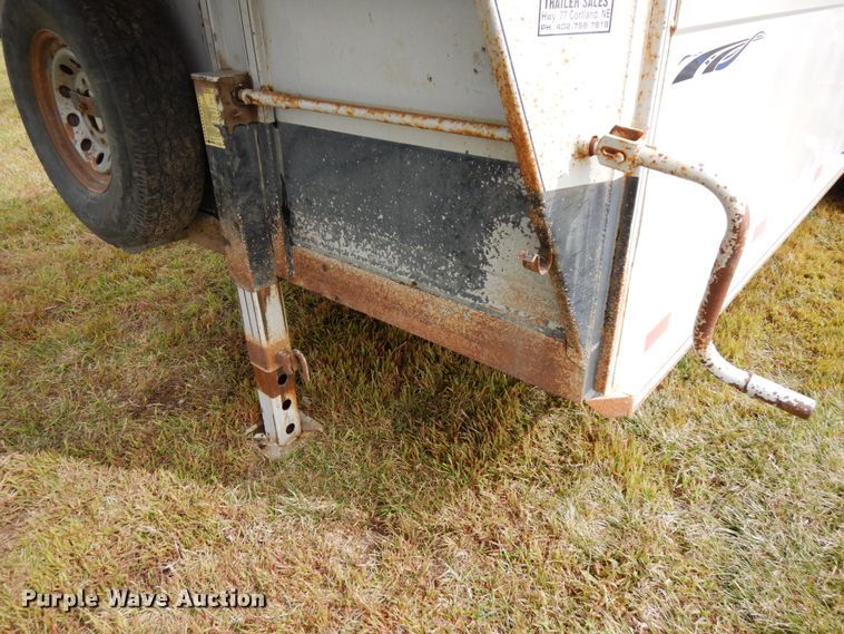 image for item DH6633 2001 Titan Classic livestock trailer