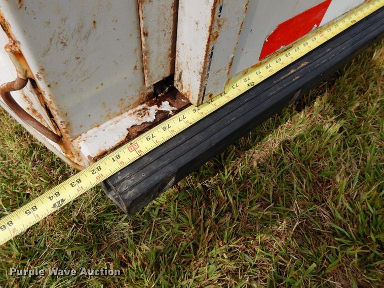 image for item DH6633 2001 Titan Classic livestock trailer