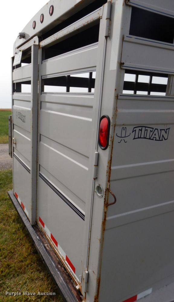 image for item DH6633 2001 Titan Classic livestock trailer