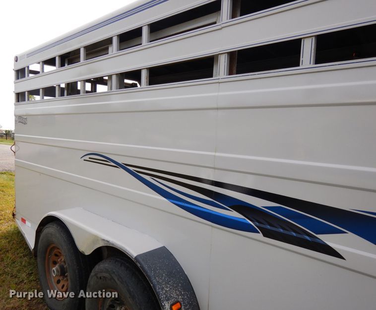 image for item DH6633 2001 Titan Classic livestock trailer