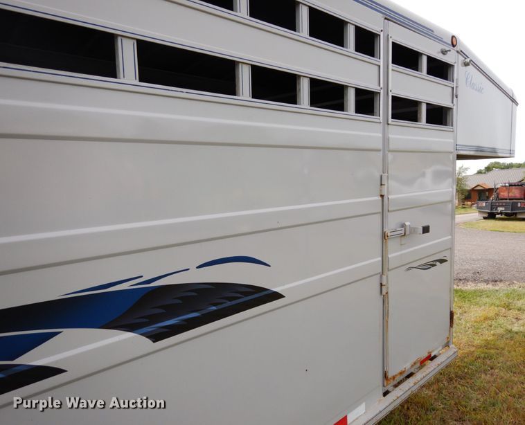 image for item DH6633 2001 Titan Classic livestock trailer