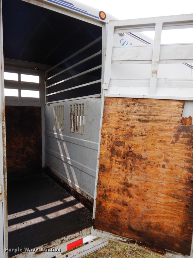 image for item DH6633 2001 Titan Classic livestock trailer