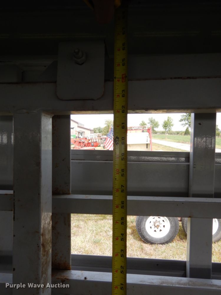 image for item DH6633 2001 Titan Classic livestock trailer