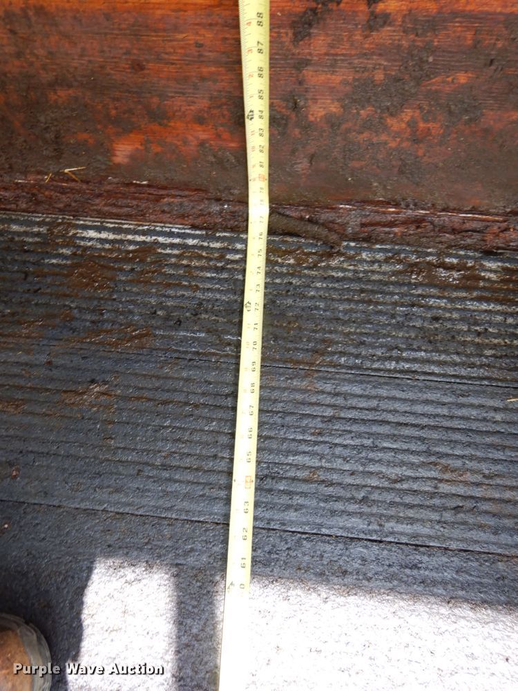 image for item DH6633 2001 Titan Classic livestock trailer