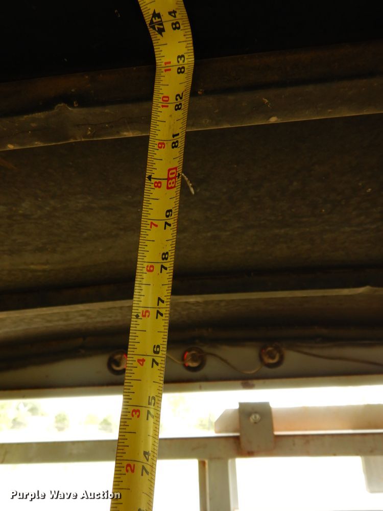 image for item DH6633 2001 Titan Classic livestock trailer