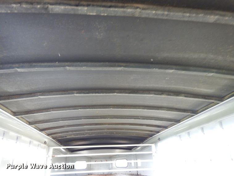 image for item DH6633 2001 Titan Classic livestock trailer