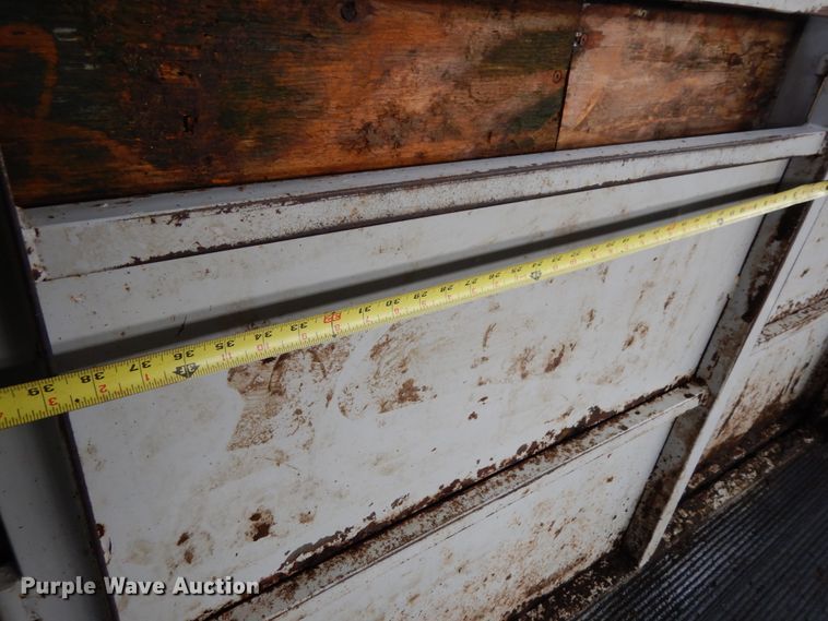 image for item DH6633 2001 Titan Classic livestock trailer