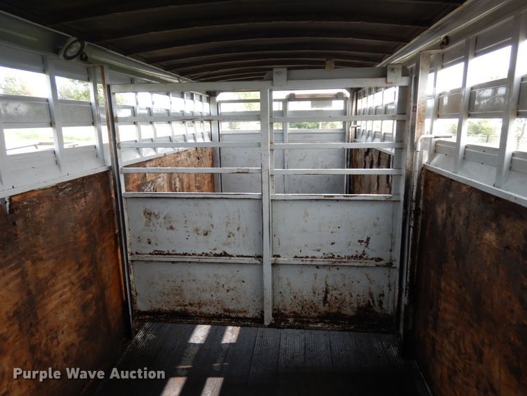 image for item DH6633 2001 Titan Classic livestock trailer
