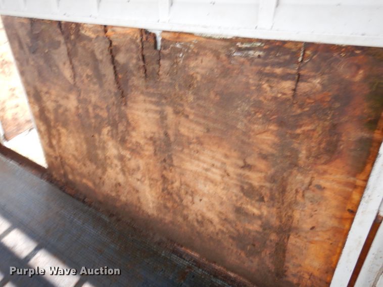 image for item DH6633 2001 Titan Classic livestock trailer