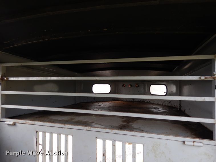 image for item DH6633 2001 Titan Classic livestock trailer