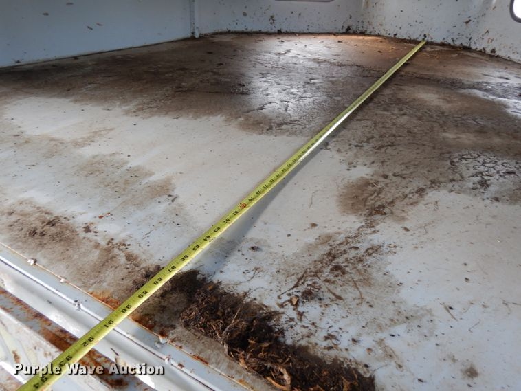 image for item DH6633 2001 Titan Classic livestock trailer