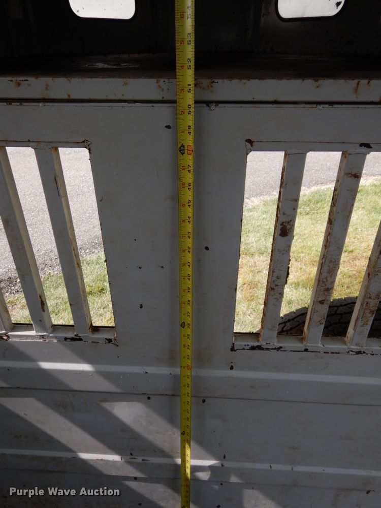 image for item DH6633 2001 Titan Classic livestock trailer