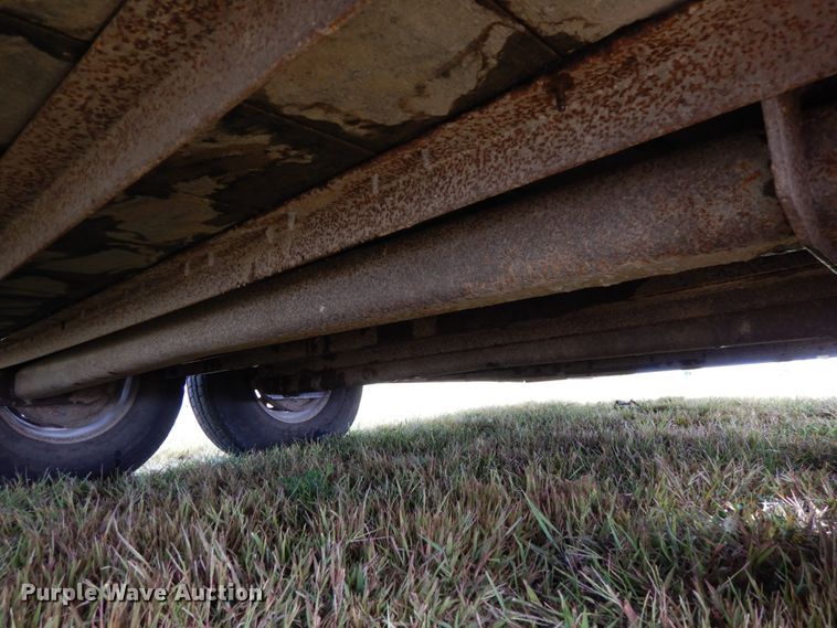 image for item DH6633 2001 Titan Classic livestock trailer